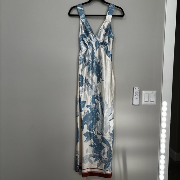 Petal & Pup Lizza Satin Maxi Dress Size S - Picture 3 of 7